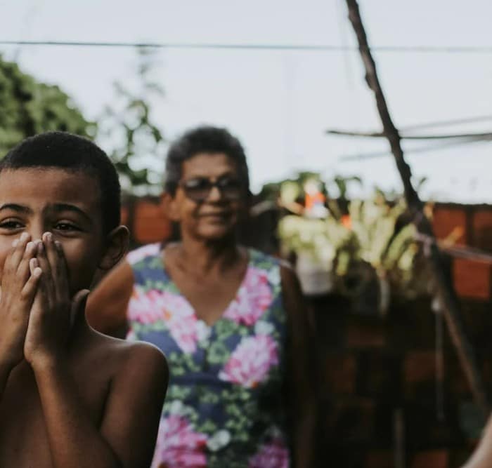 Femme aux yeux bleus clairs, illustration de l'héritage génétique