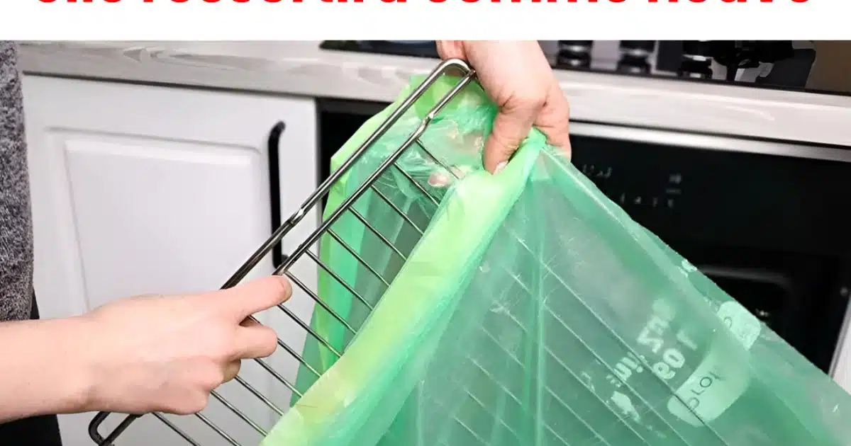 Inutile de frotter, mettez la grille du four dans un sac plastique : elle ressortira comme neuve