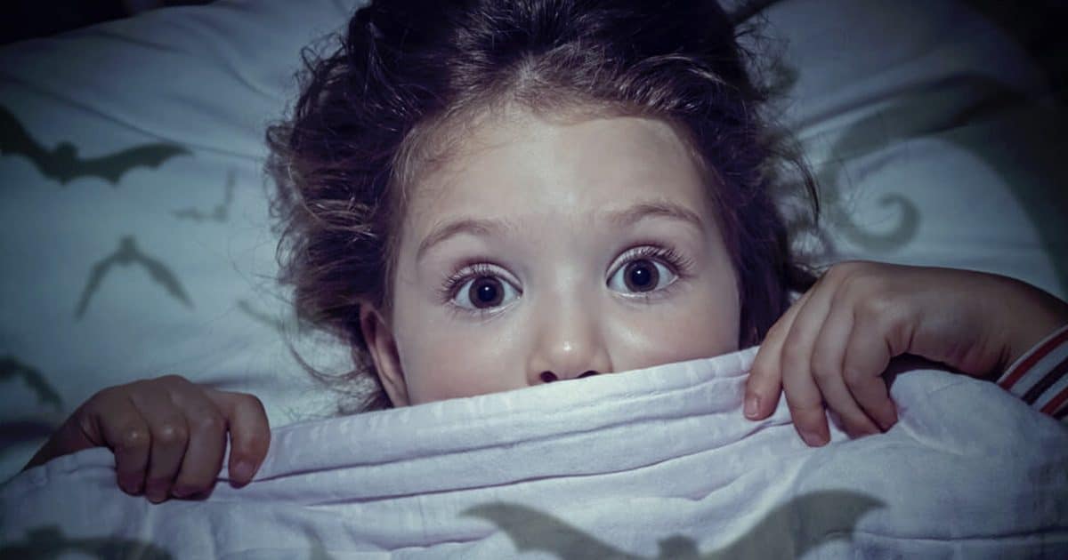 J’ai laissé mon fils à la maison avec une baby-sitter – en pleine journée, il m’a appelée et a chuchoté : ‘Maman, j’ai peur. Rentre à la maison.’
