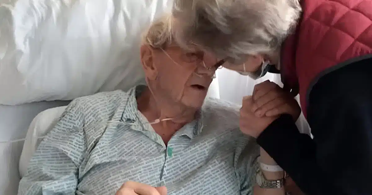 Je me suis occupée de mon mari pendant sa maladie — à sa mort, ses enfants m’ont mise à la rue.