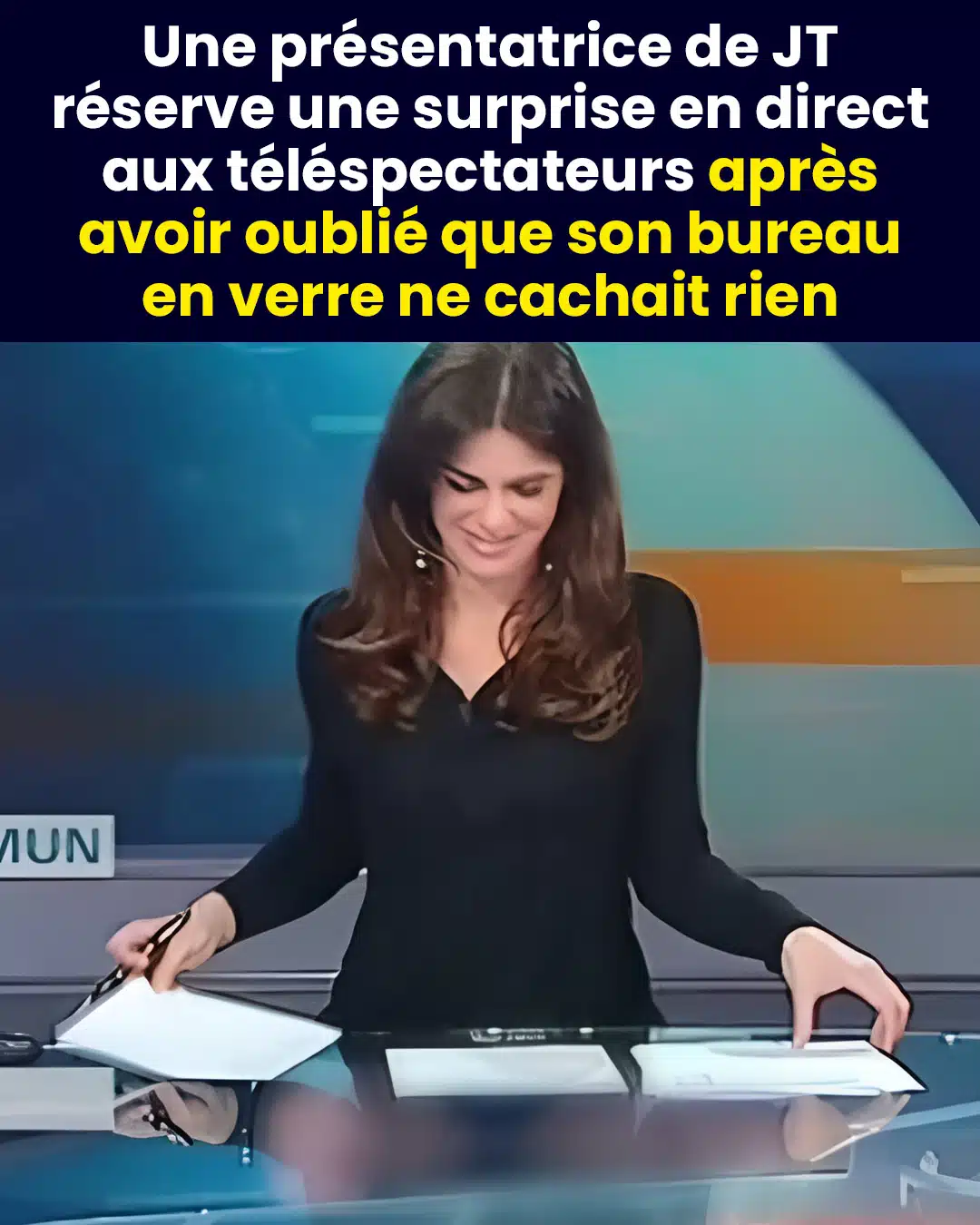 La bourde d’une journaliste la télévision sur son bureau en verre devient virale