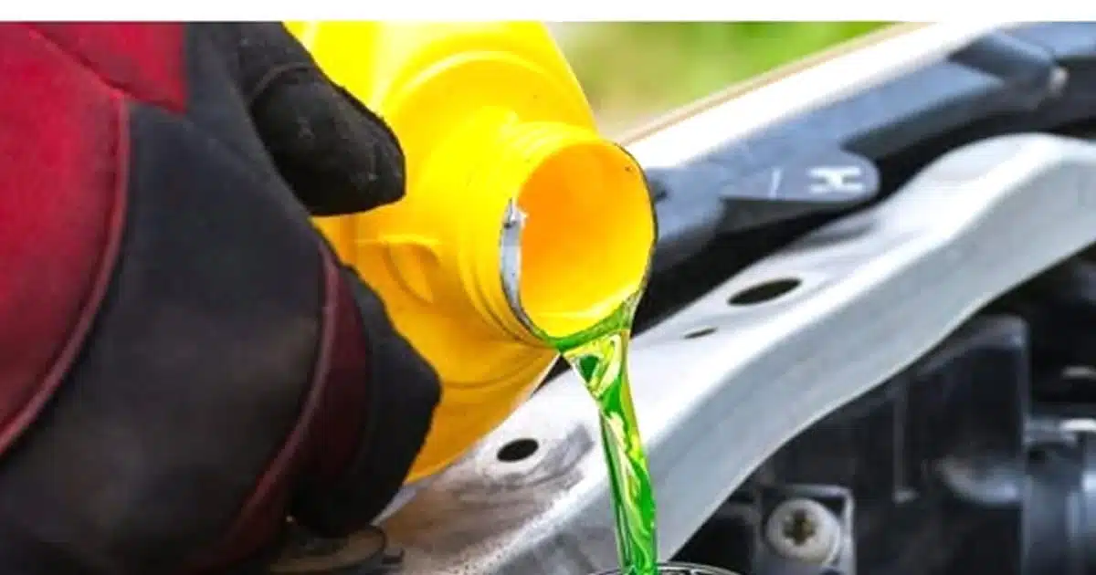 La différence entre l'antigel vert et orange