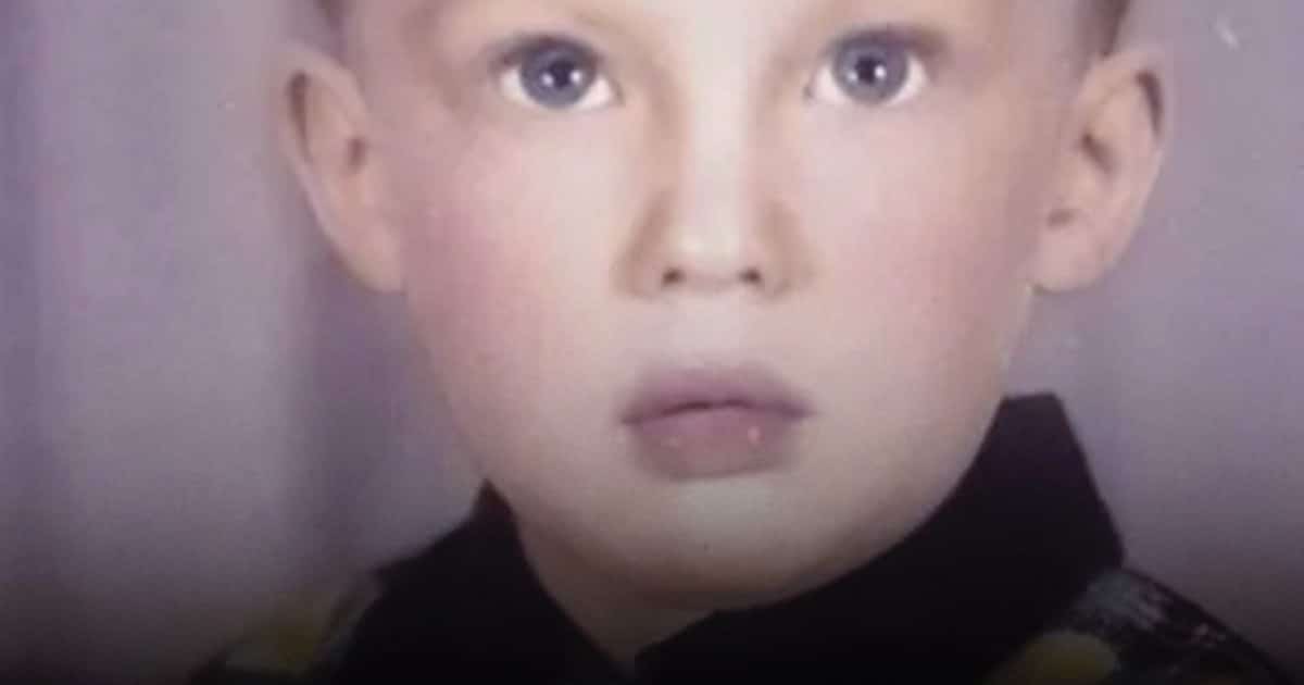 La photo d'un jeune garçon étonne Internet après la révélation de son identité : c’est une star mondiale