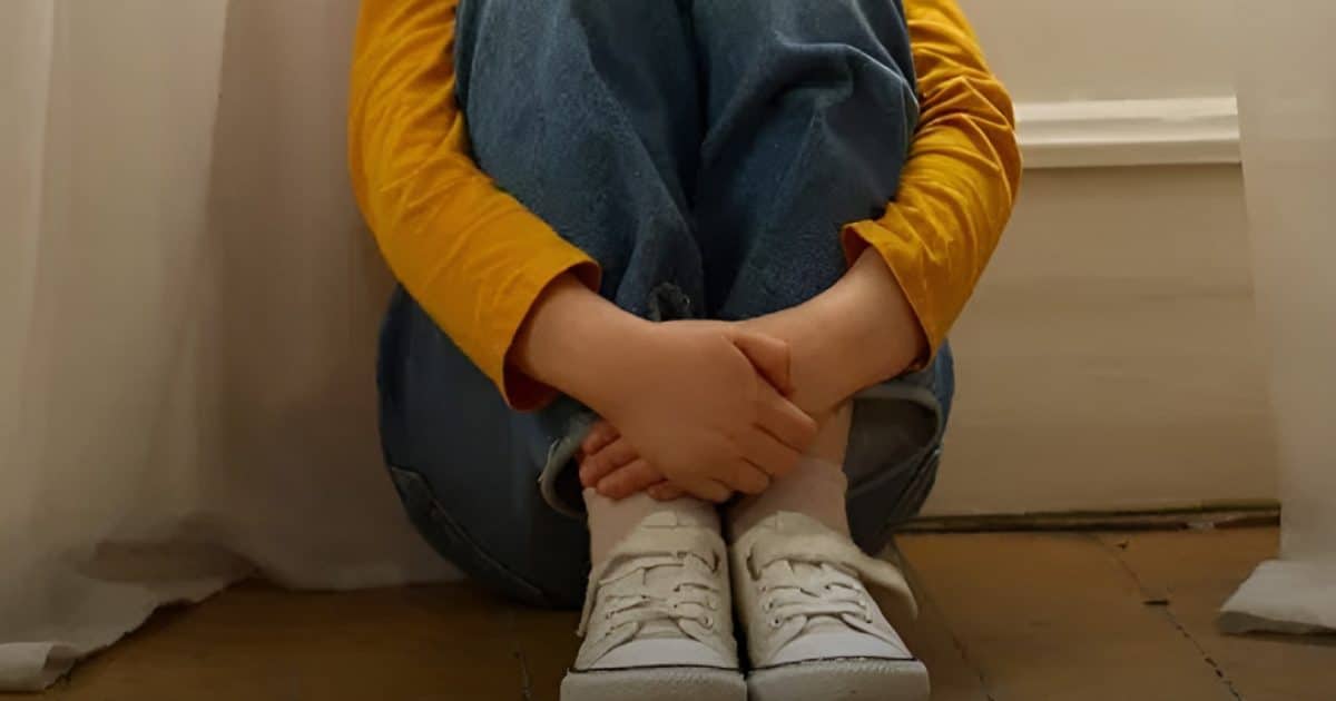 Les adultes ayant manqué d'amour dans leur enfance partagent souvent ces six caractéristiques