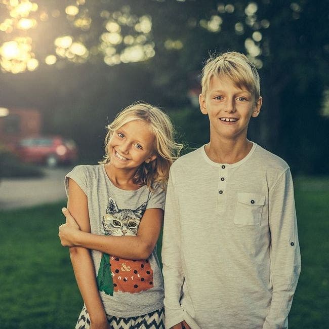 les frères et sœurs les plus jeunes sont les plus drôles