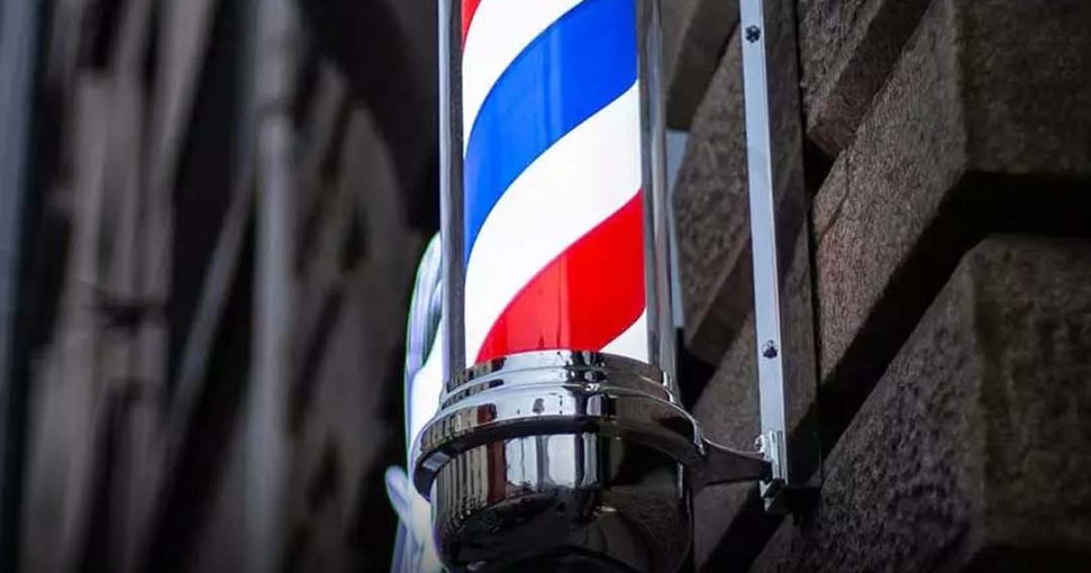 Les gens commencent tout juste à comprendre la signification morbide derrière le poteau de barbier