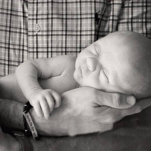 les médecins n’arrivent pas à croire ce qu’ils voient lorsque le bébé est né