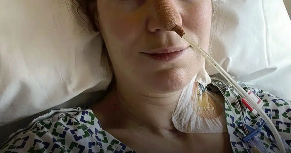 Les médecins pensaient que j'avais une infection urinaire - c'était un cancer du côlon de stade 4 et voici les signes cachés
