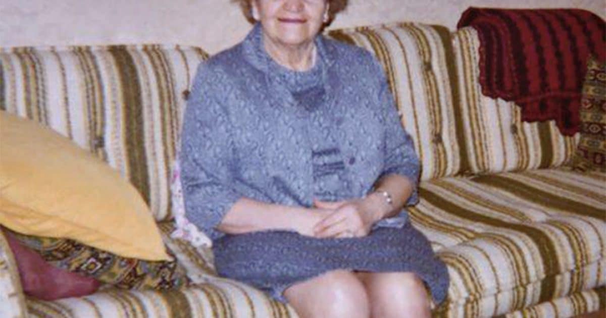Ma grand-mère est décédée, et tout ce qu’elle m’a laissé dans son testament, c’était un vieux canapé