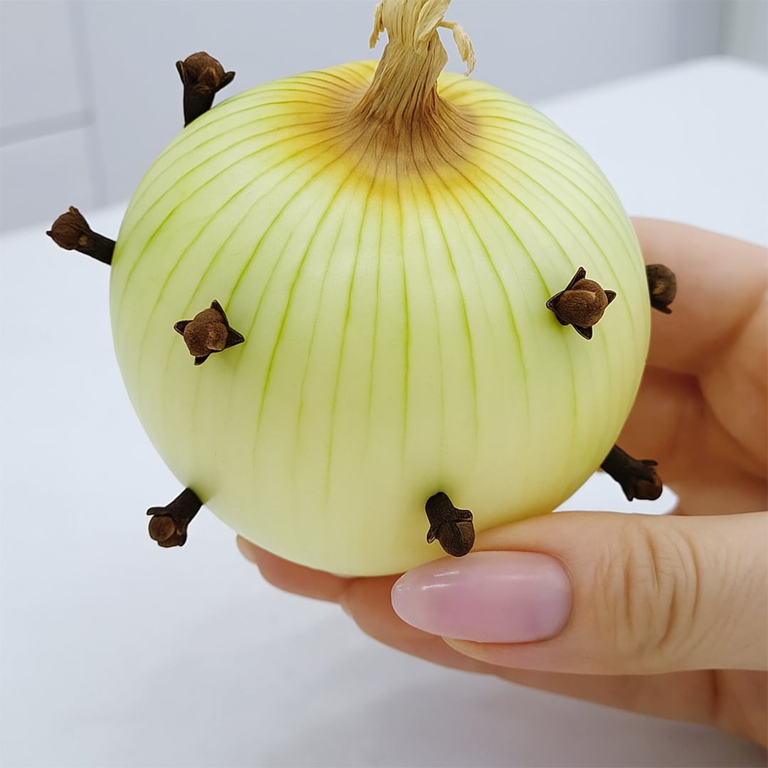 Ma grand-mère plante toujours des clous de girofle dans l’oignon et voici pourquoi