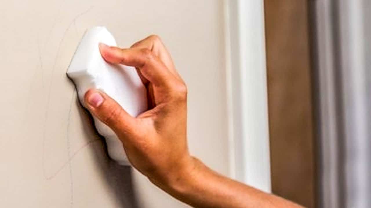 Nettoyer avec du dentifrice