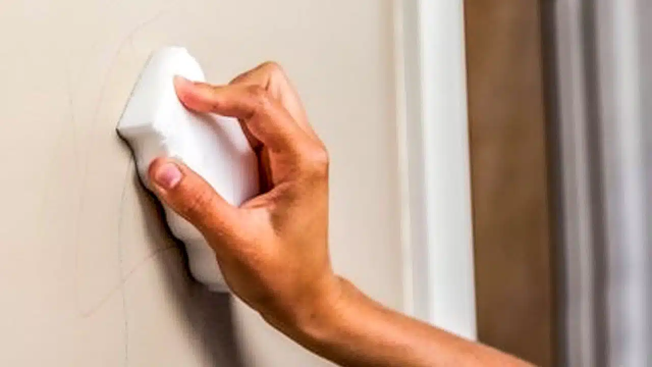 Nettoyer avec du dentifrice