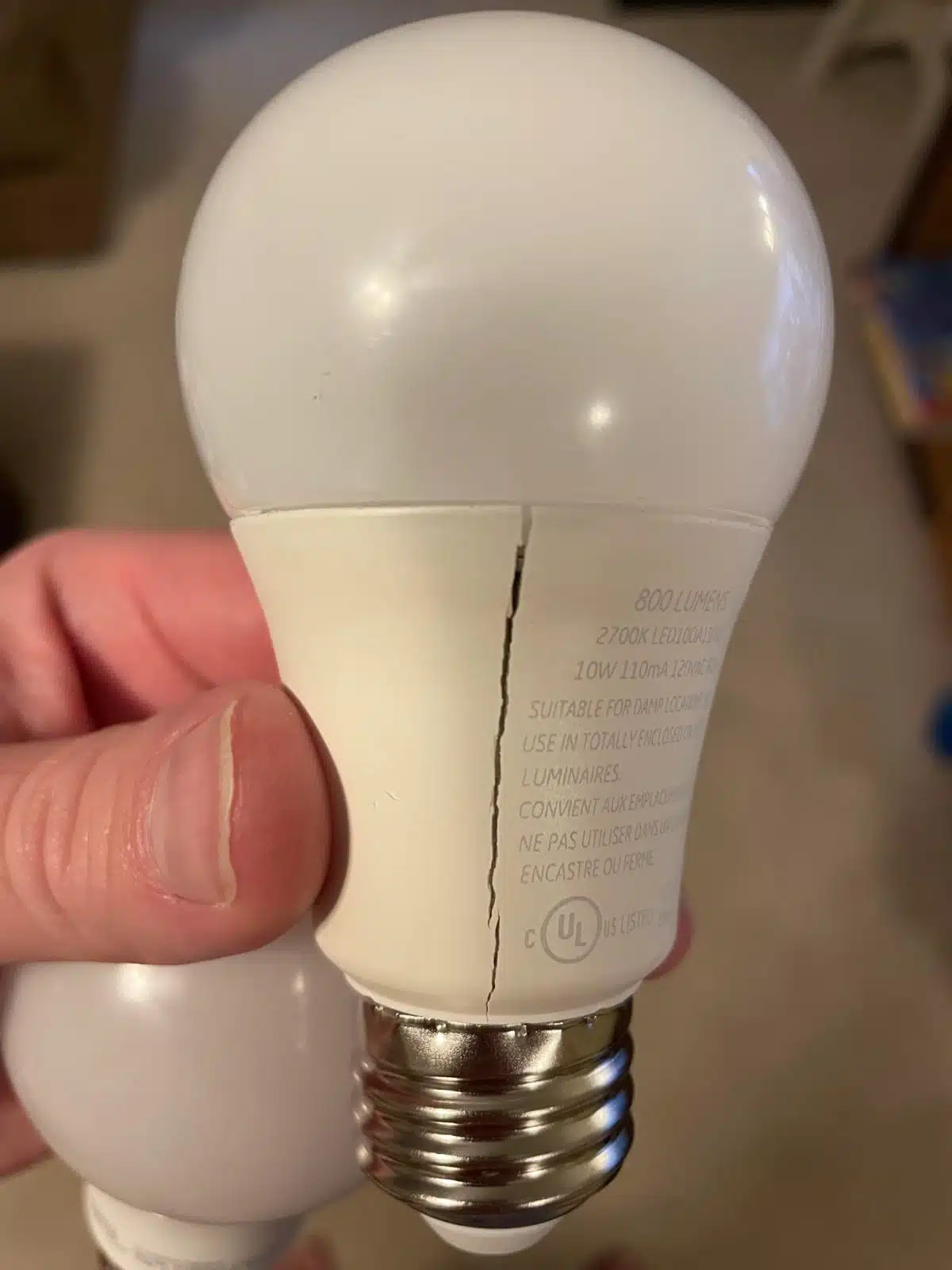 Ne jetez pas votre ampoule LED cassée avant d’avoir découvert cette astuce