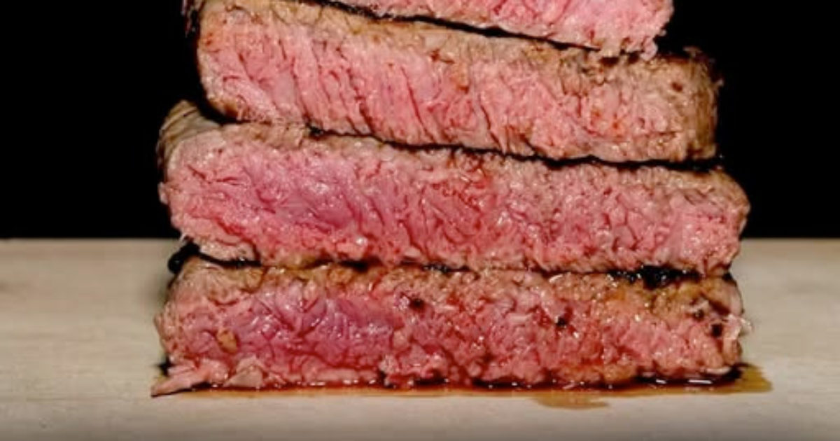 Non, le liquide rouge dans la viande n’est pas du sang