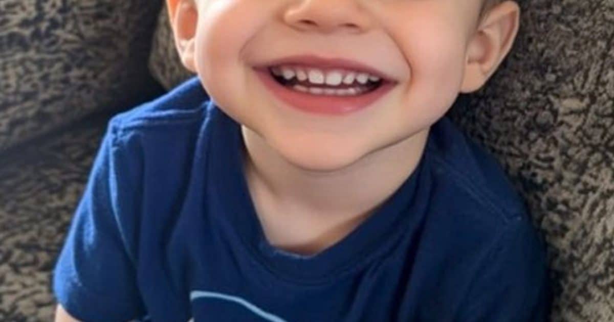 Nous avons accueilli un petit garçon de trois ans dans notre famille, mais la première expérience du bain a réservé une surprise