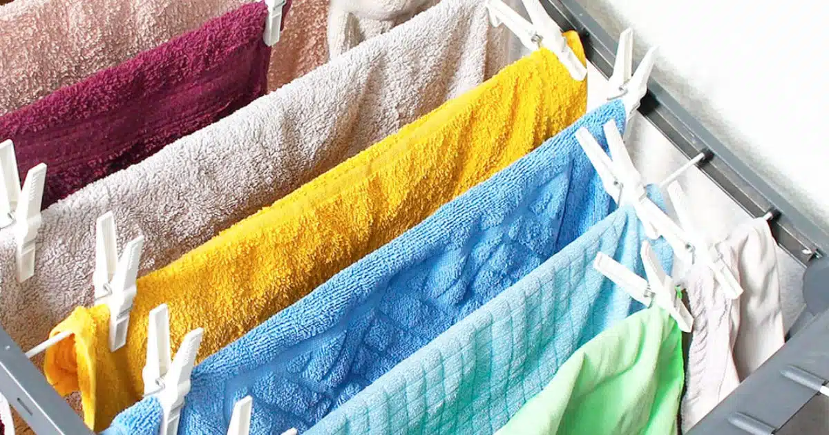 Pourquoi faut-il éviter faire sécher le linge à l’intérieur ?