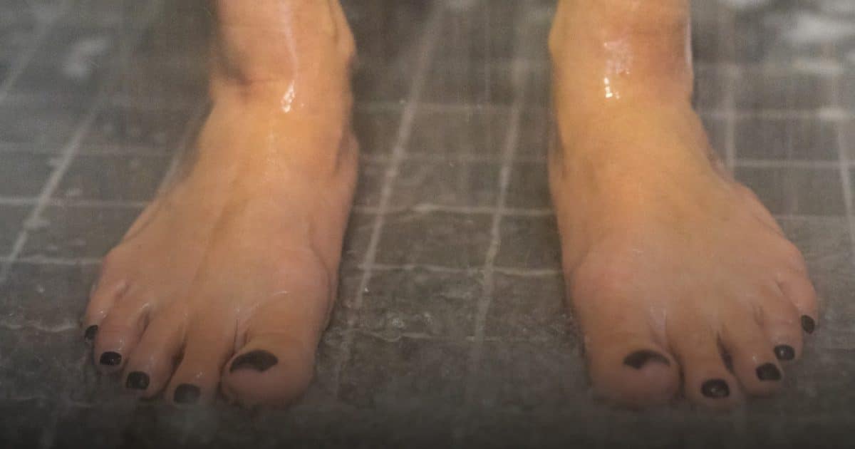 Pourquoi ne faut-il pas uriner sous la douche ?