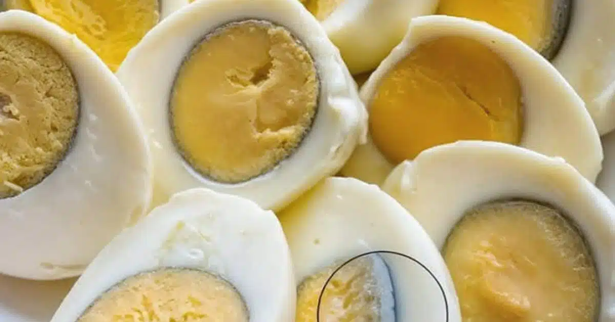 Pourquoi un anneau vert apparaît-il autour des oeufs durs ?