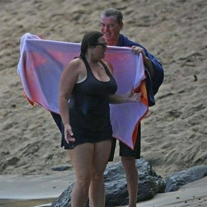 Pierce Brosnan et son épouse ensemble