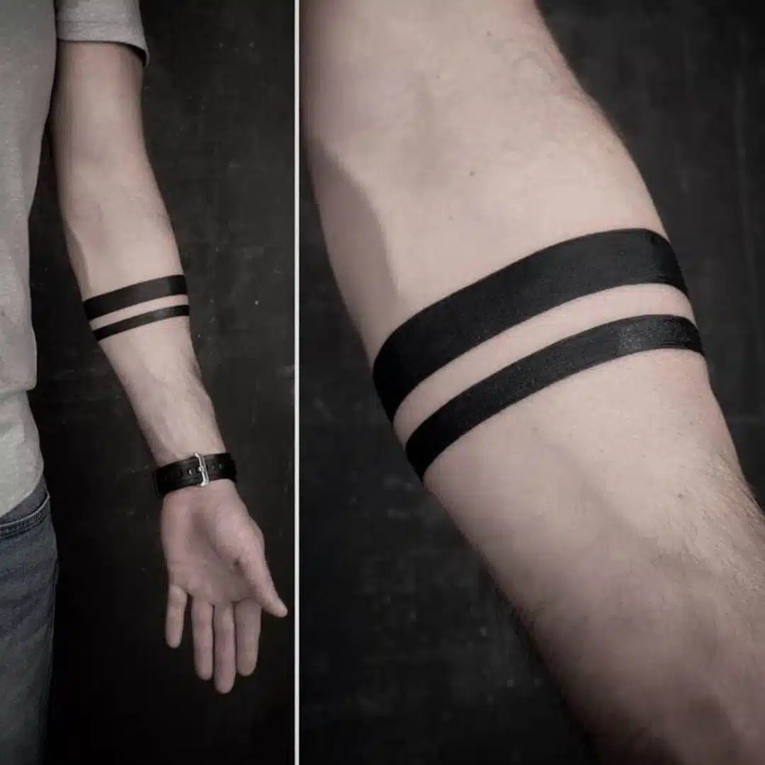 Que signifie le tatouage minimaliste à bandes noires ?
