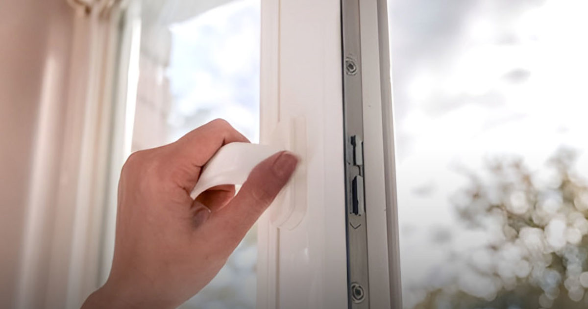 Quel est le meilleur moment pour aérer votre maison en hiver ? Découvrez quand ouvrir les fenêtres malgré le froid.