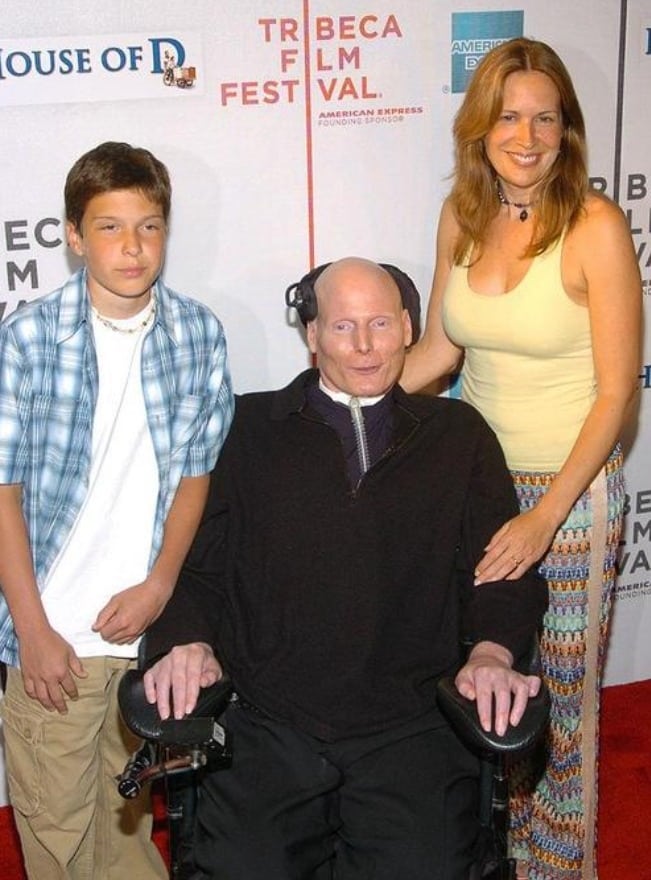 Will Reeve en tenue formelle