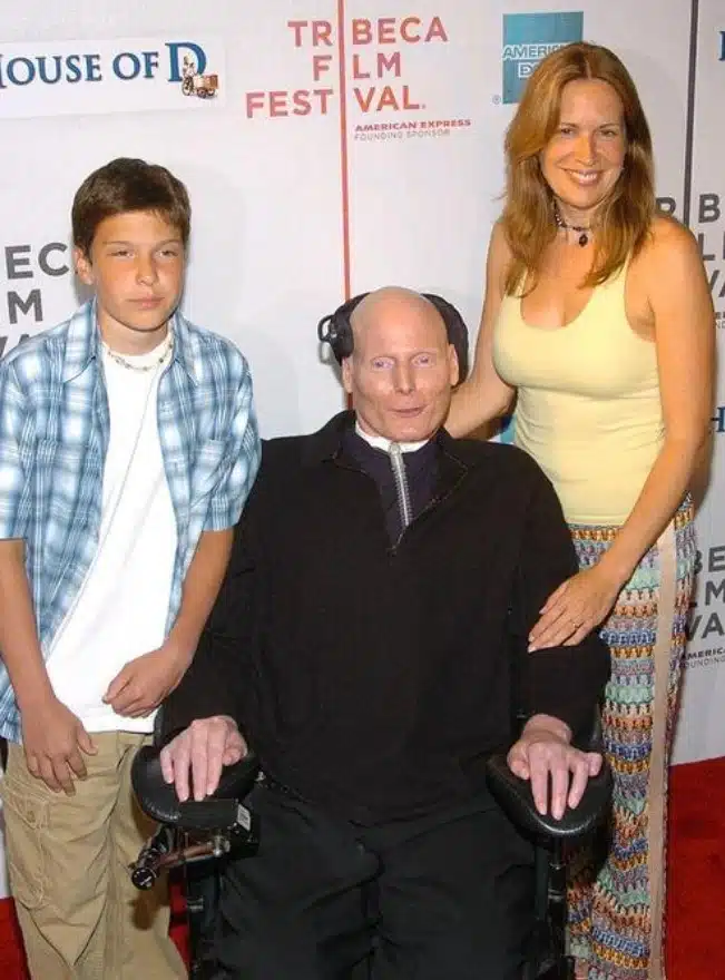 Will Reeve en tenue formelle