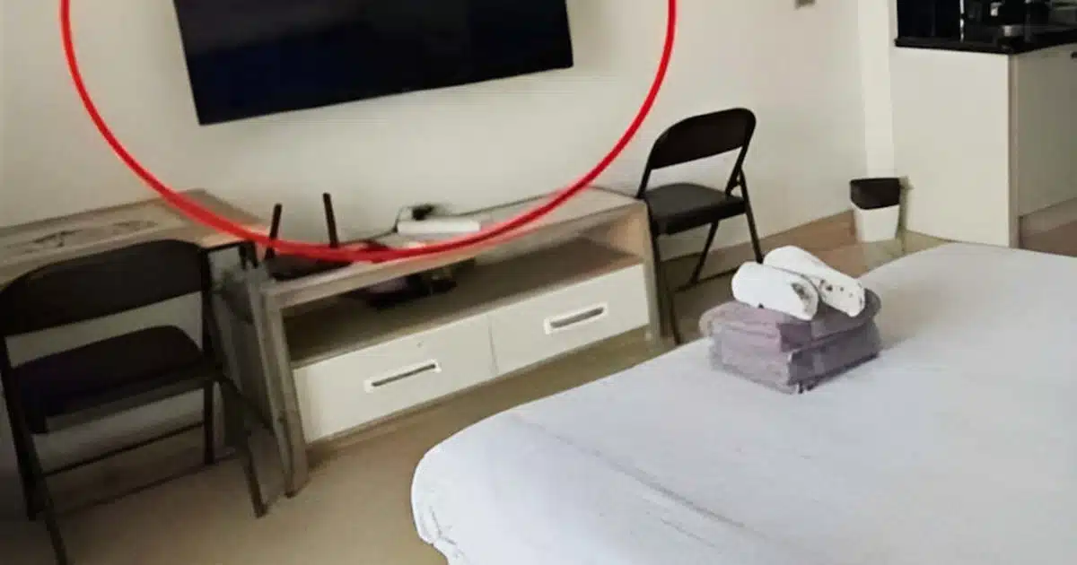 Secrets d'hôtel : pourquoi il est crucial de débrancher immédiatement votre téléviseur dès votre arrivée