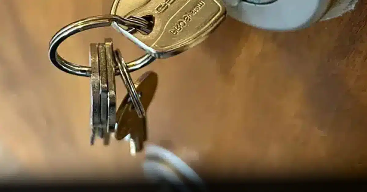 Selon un spécialiste en sécurité, garder la clé dans la serrure la nuit pourrait vous épargner bien des soucis