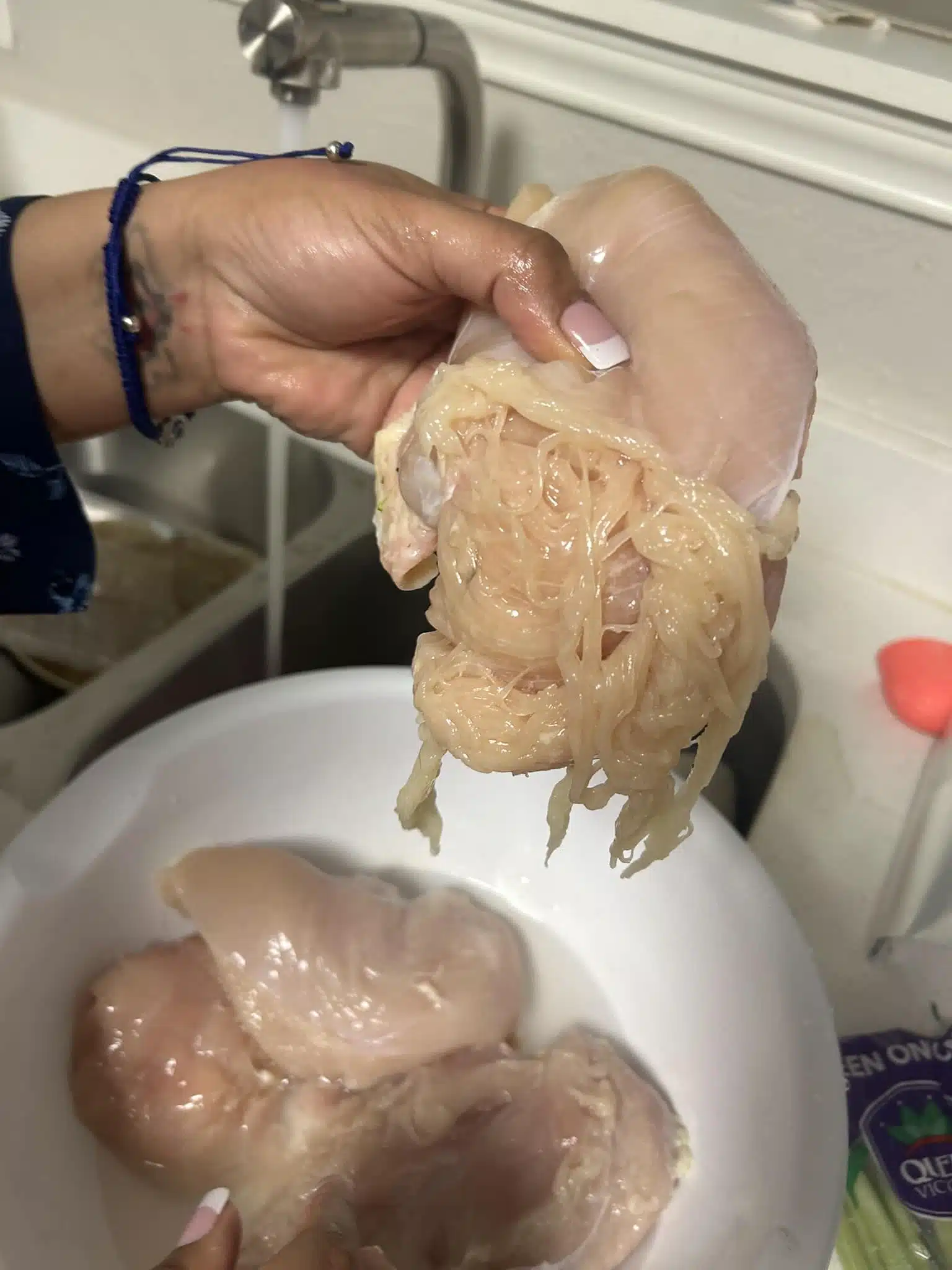 Comparaison de poulets d'élevage traditionnel et intensif