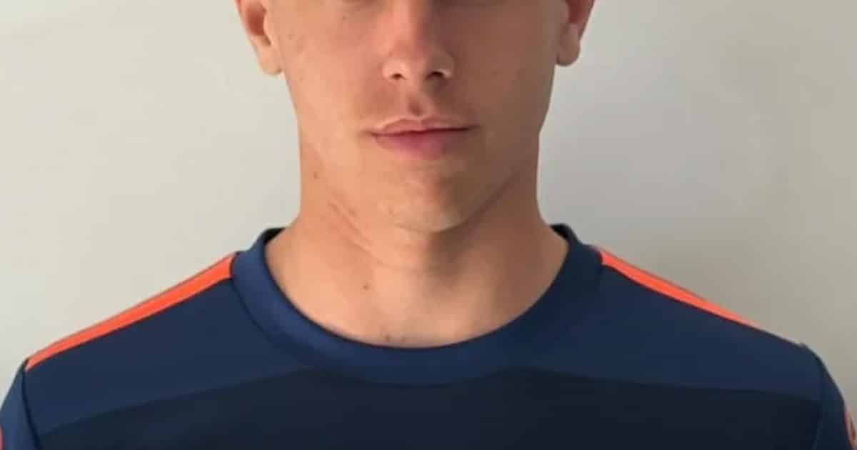 Un footballeur de 19 ans décède après s'être noyé dans l'acide de son estomac alors qu'il était au téléphone avec sa mère