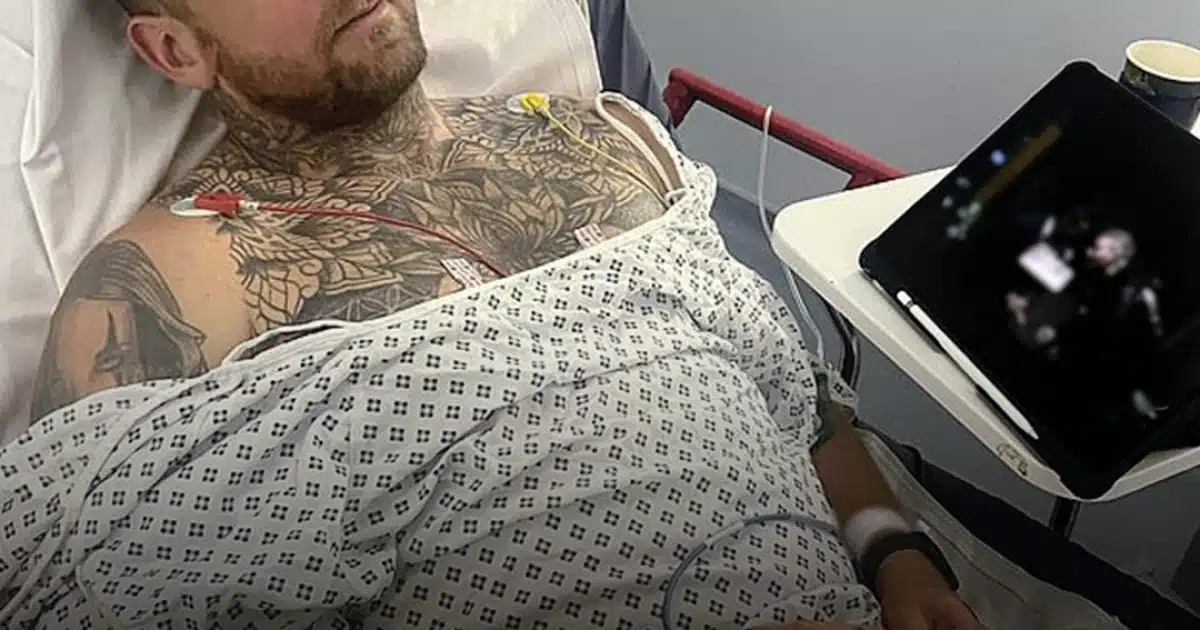 Un homme a reçu un diagnostic de cancer après que les médecins ont ignoré ses symptômes, affirmant qu'il était “trop jeune” pour être malade