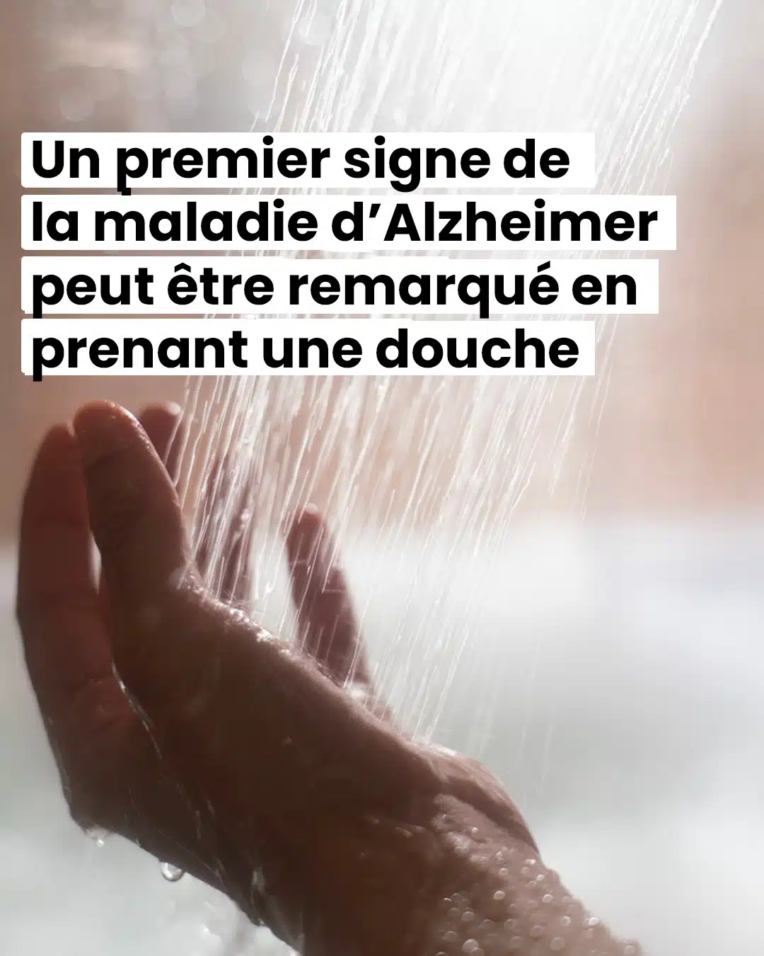 Un signe précoce de la maladie d'Alzheimer peut être remarqué en prenant une douche : à quoi faut-il faire attention ?