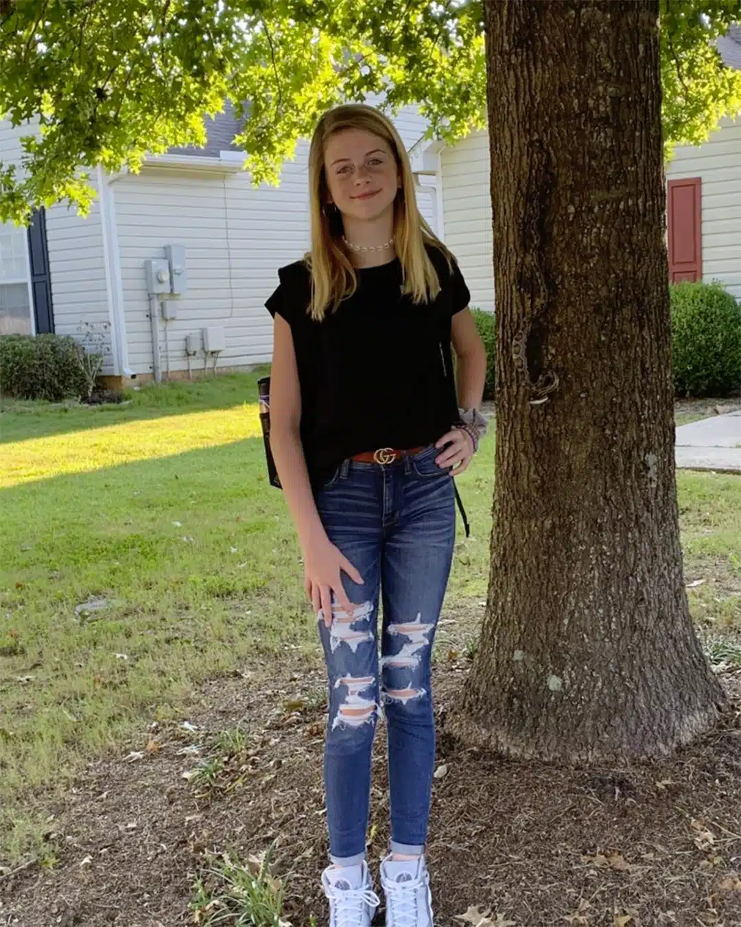 Une collégienne voit sa photo de rentrée gâchée par un invité surprise