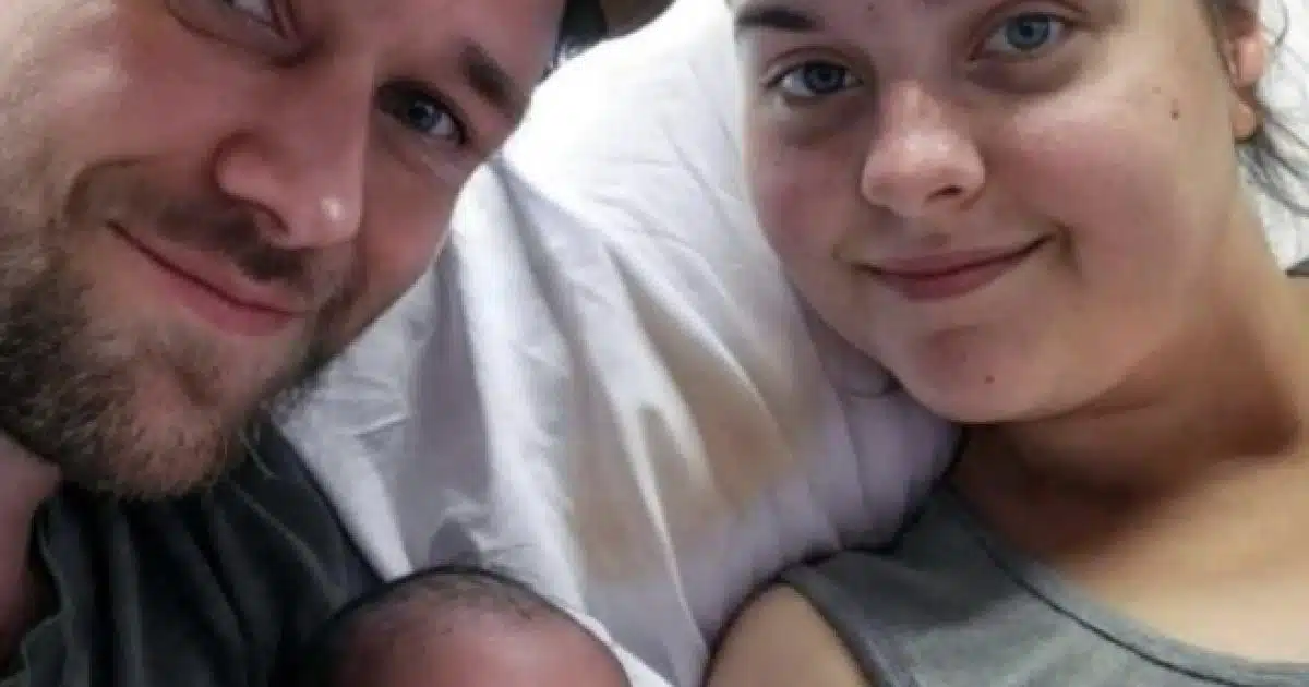 Une femme blanche fait le buzz après avoir donné naissance à un bébé noir, alors que son mari est également blanc