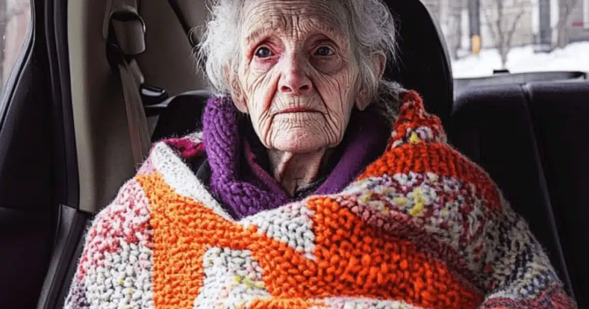 Une mère âgée devenue sans-abri à cause de ses 3 fils fond en larmes quand un avocat lui annonce qu'elle hérite d’une maison d’un million d'euros