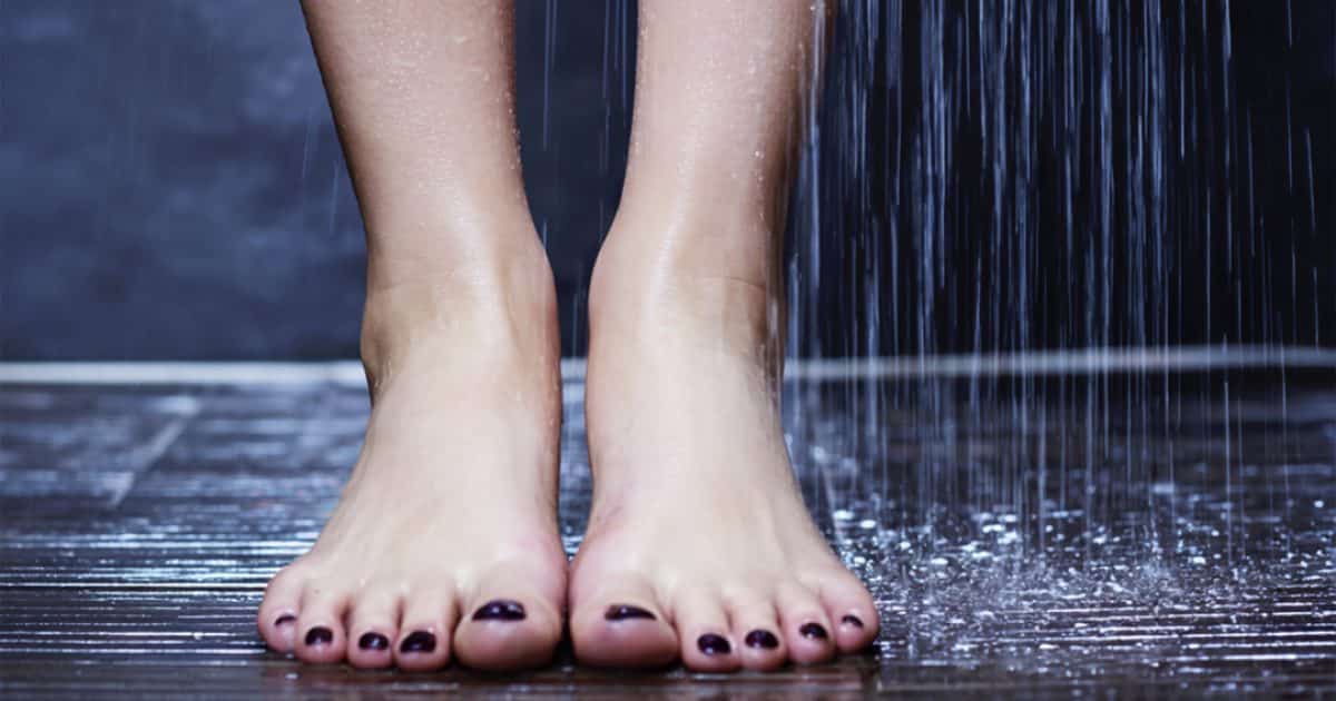 Uriner sous la douche : une médecin met en garde contre ce réflexe courant