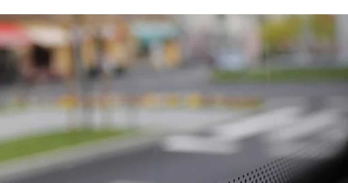 Voici à quoi servent ces points noirs sur votre pare-brise de voiture