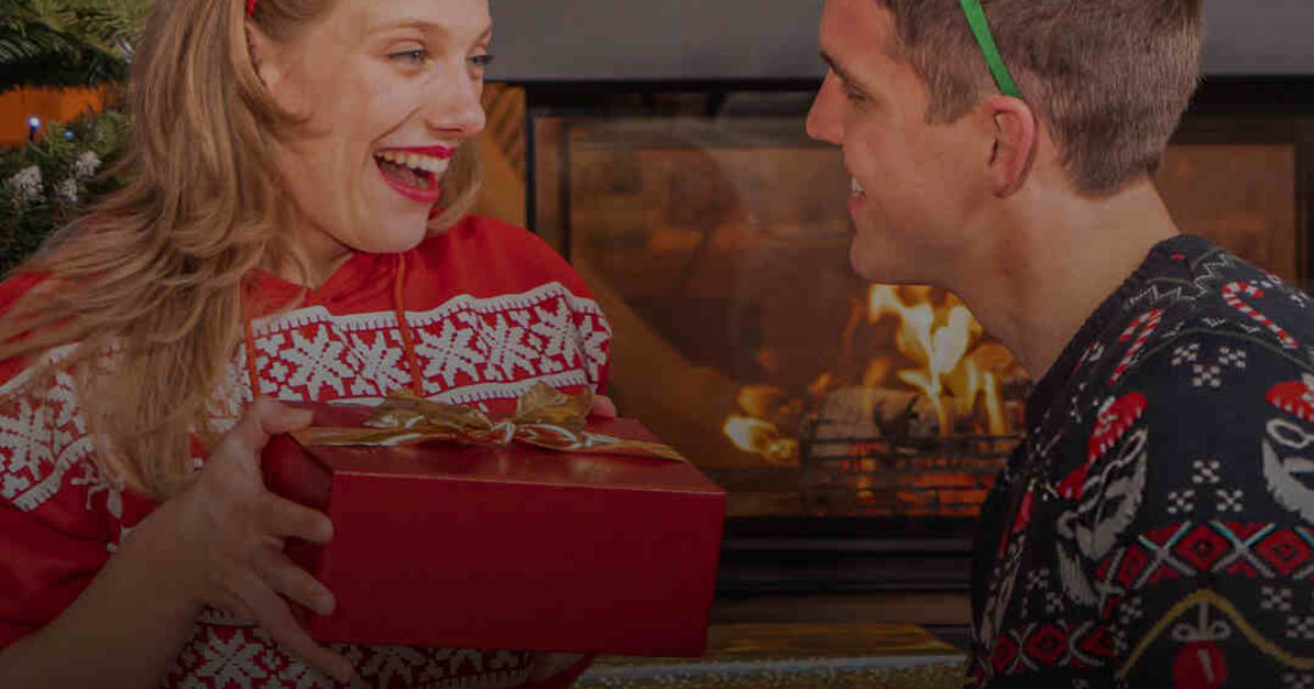 Voici les cadeaux de Noël les plus offerts par les hommes infidèles à leur femme... et à leur maîtresse.