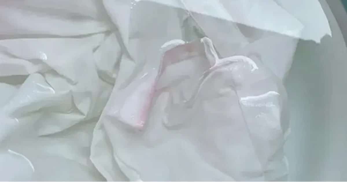 Voici pourquoi il ne faut pas jeter les chemises blanches jaunies
