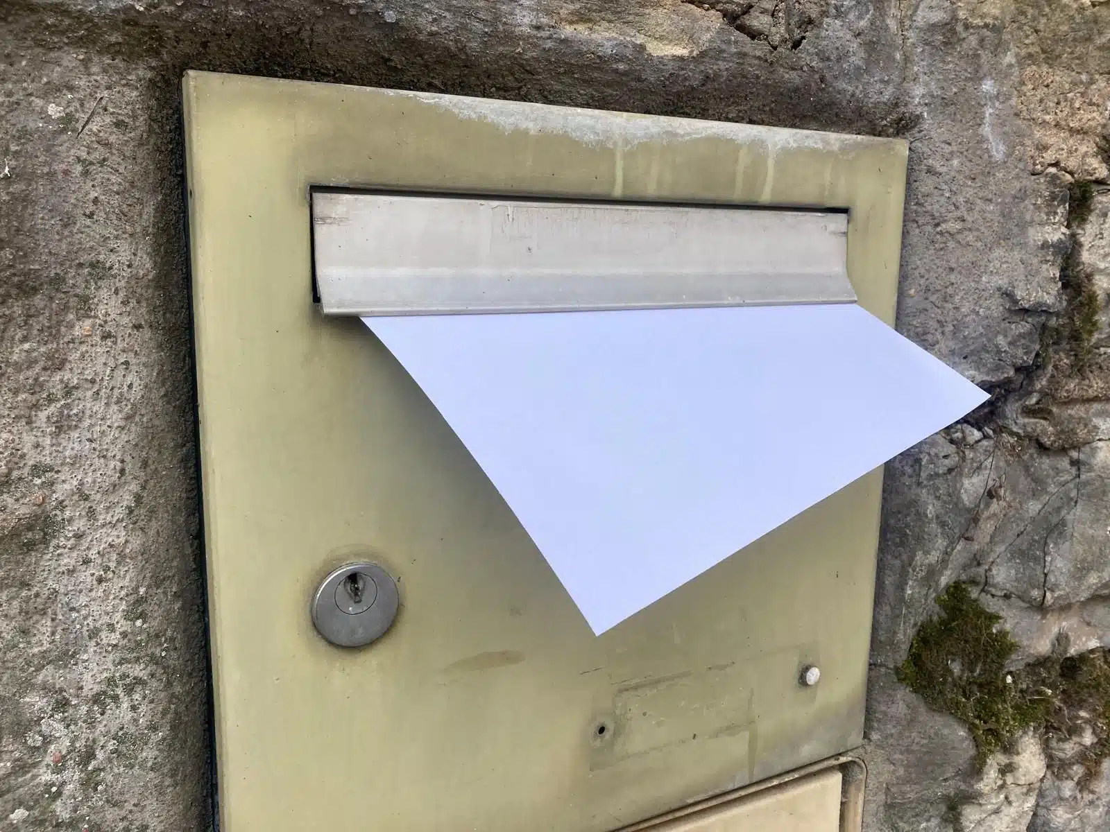 Votre boîte aux lettres contient une feuille blanche ? Voila pourquoi vous devez vous en méfier