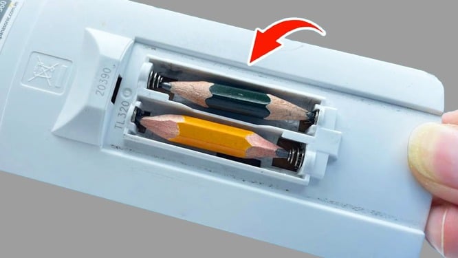 Vous n'achèterez plus jamais de piles pour votre télécommande après avoir découvert cette idée géniale